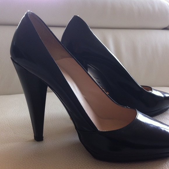 PRADA Black Patent Leather Pumps - Picture 2 of 5
